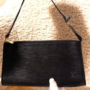 Louis Vuitton M82720 Black Epi Pochette